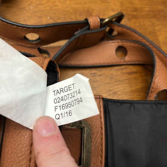 MOSSIMO SUPPLY CO brow. Faux leather crossbody purse with turn buckle closure - Picture 7 of 7